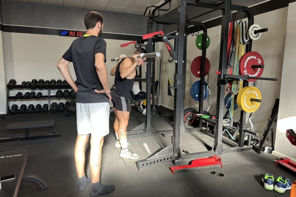 Patxi Fitness entrenador personal Sevilla y Dos Hermanas con equipo de culturismo.